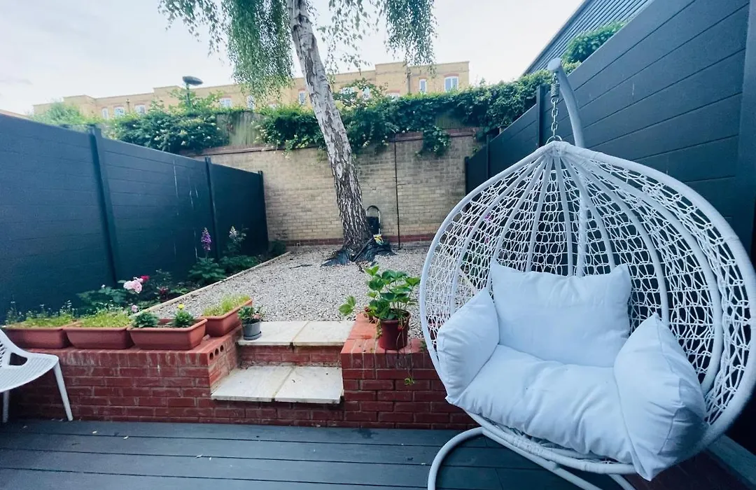 Riverside Deluxe Double Room E14-1